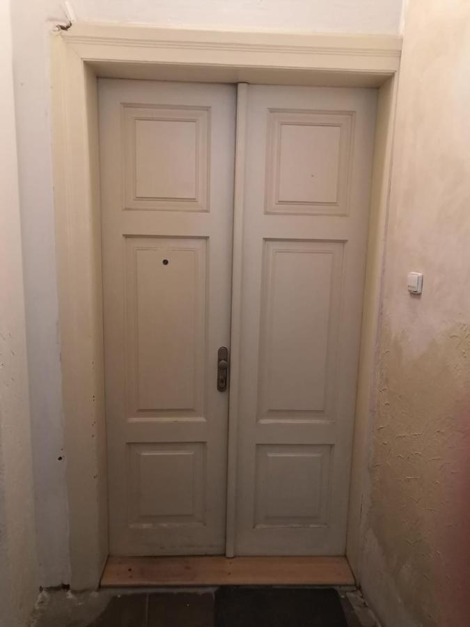 Private Room In Shared Luxurious Palace Like Apartment With 2 Bathrooms Including Whirlpool And Virtual Reality Praga Exterior foto